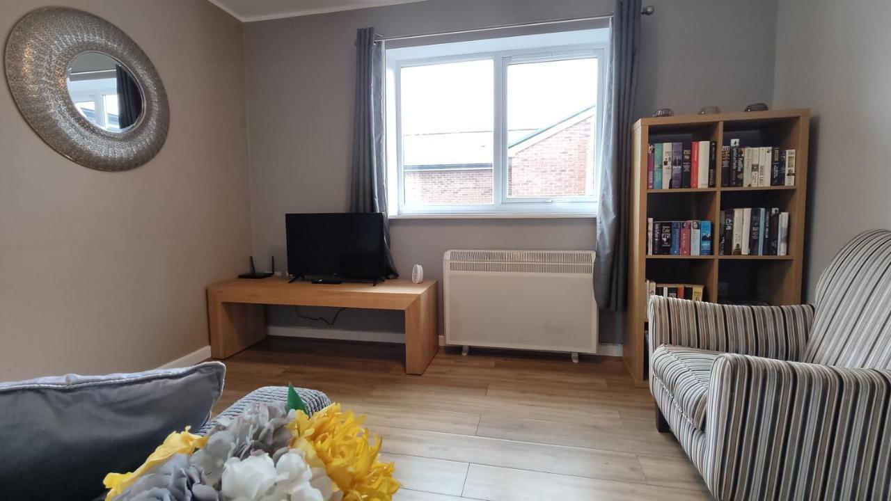 Modern 1-Bed Flat In Wigan Apartment Exterior photo