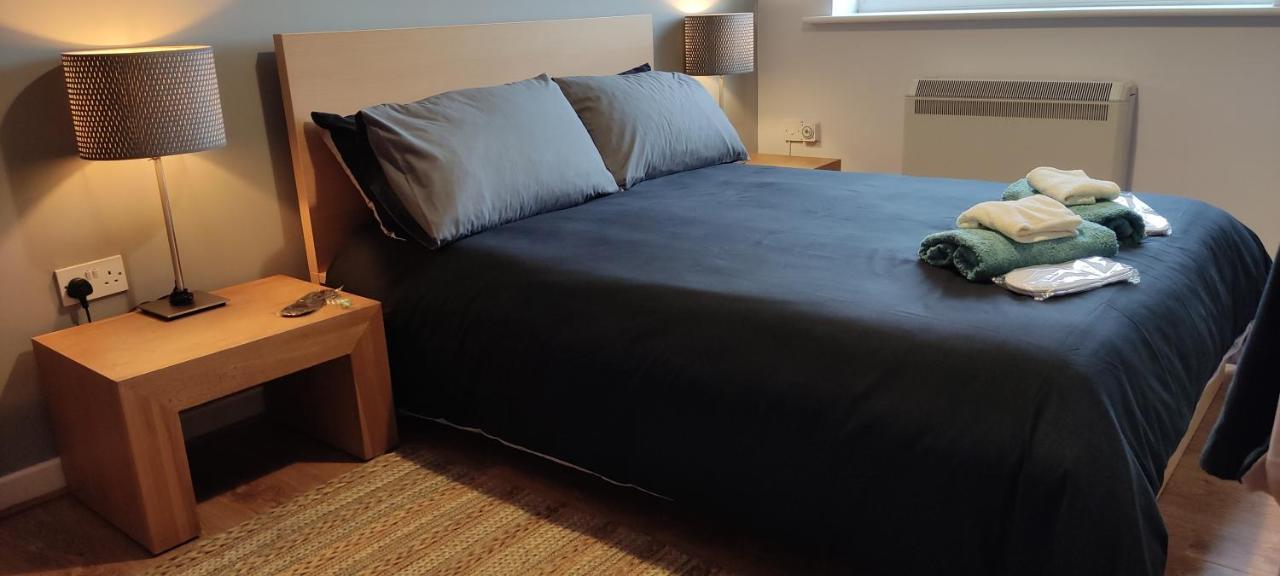 Modern 1-Bed Flat In Wigan Apartment Exterior photo