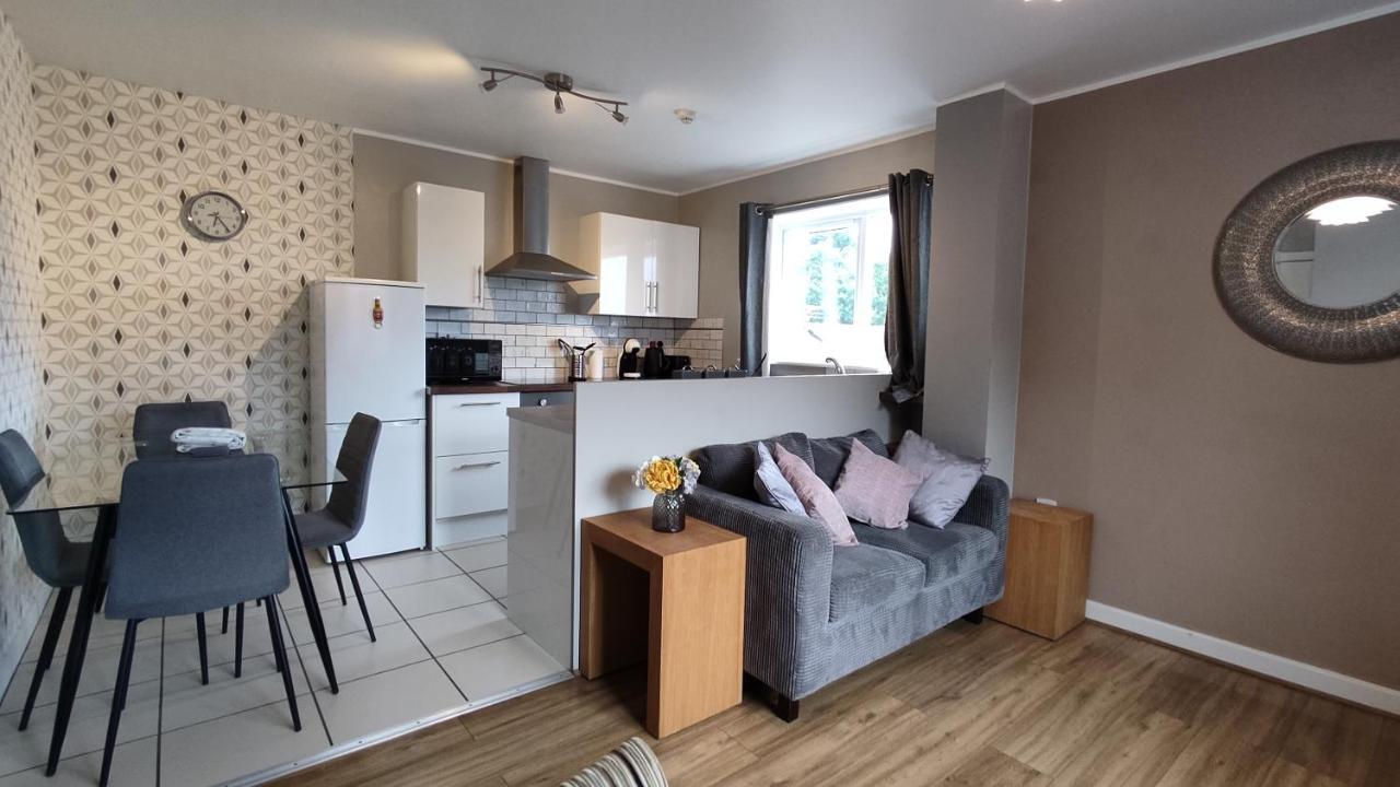 Modern 1-Bed Flat In Wigan Apartment Exterior photo