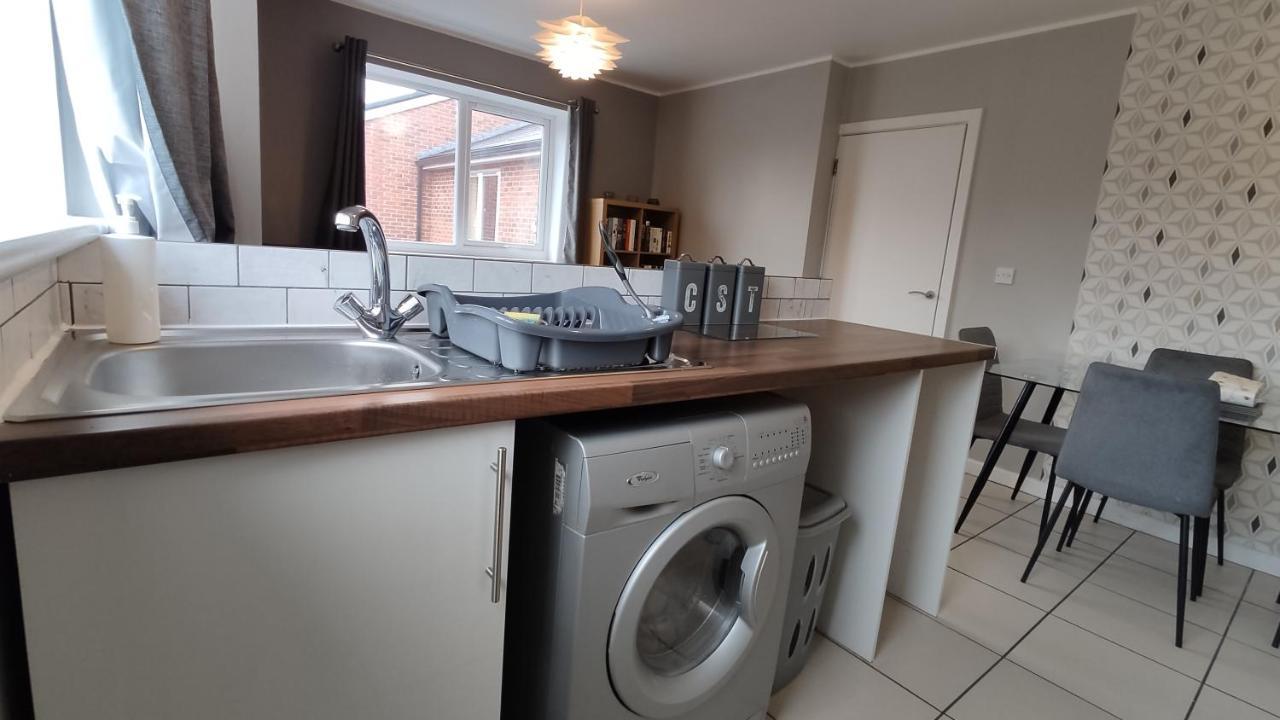 Modern 1-Bed Flat In Wigan Apartment Exterior photo