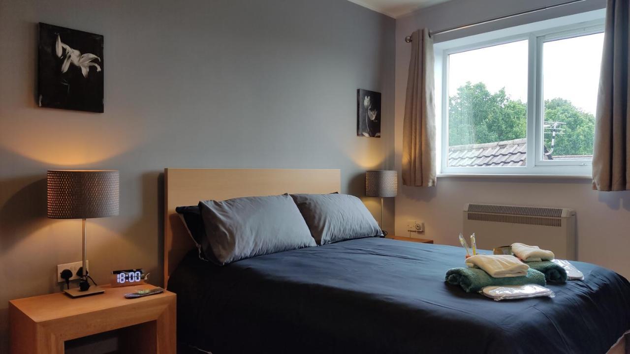 Modern 1-Bed Flat In Wigan Apartment Exterior photo